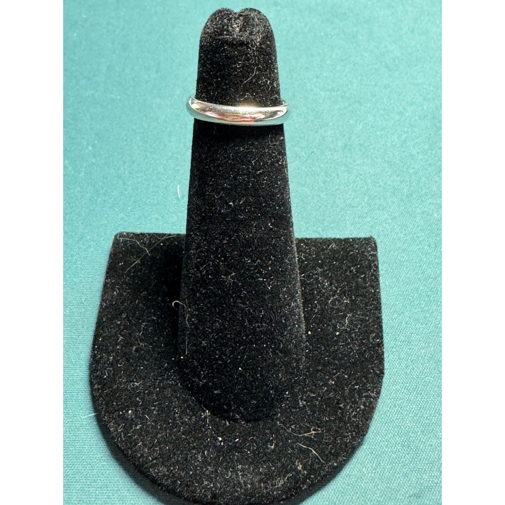 Sterling Silver Classic Band Ring - Minimalist Style - Unisex Jewelry Piece - Size 6