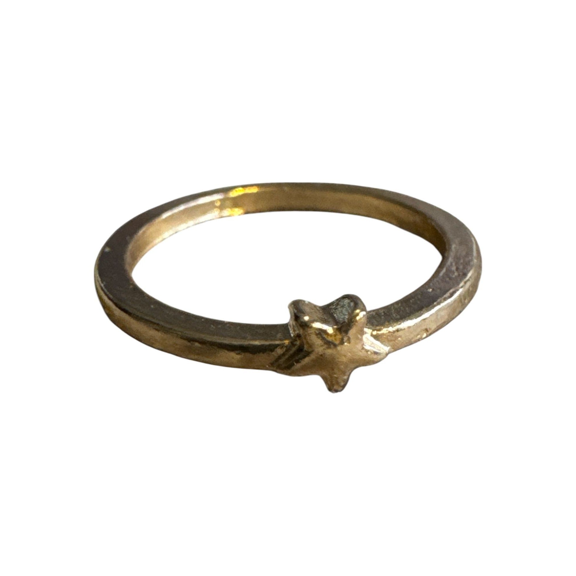 Gold Tone Star Shaped Minimalist Ring Size 5 Simple Band Design For Everyday Wear