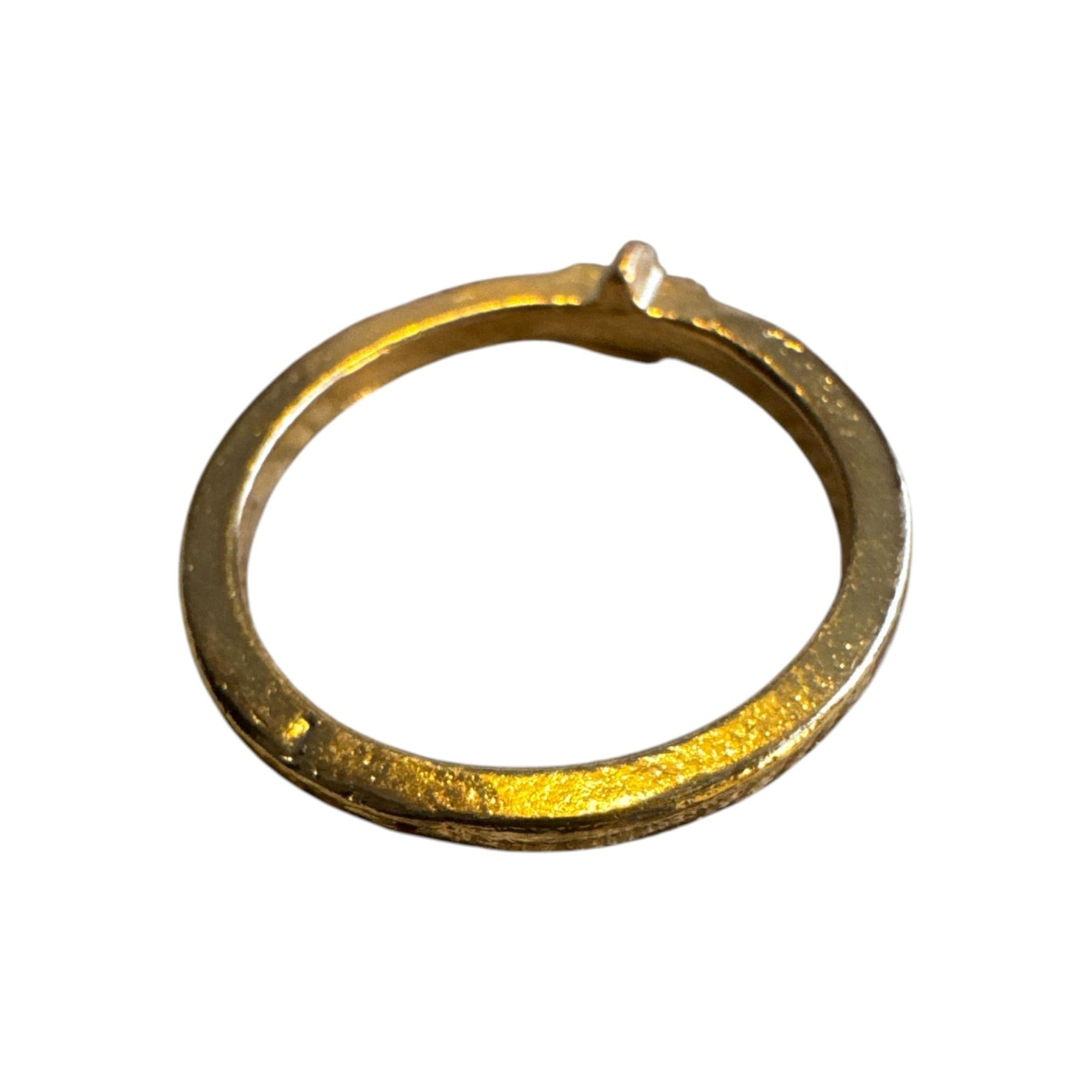 Gold Tone Star Shaped Minimalist Ring Size 5 Simple Band Design For Everyday Wear
