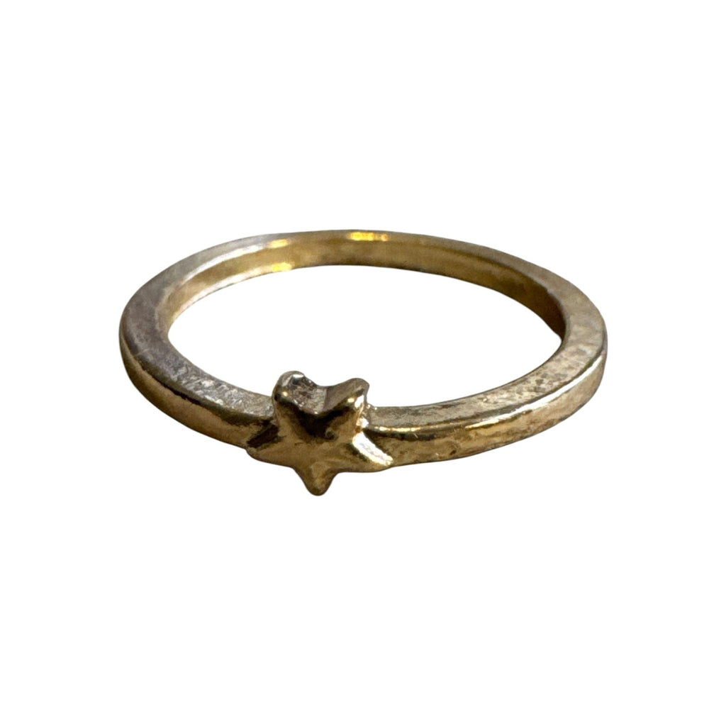 Gold Tone Star Shaped Minimalist Ring Size 5 Simple Band Design For Everyday Wear