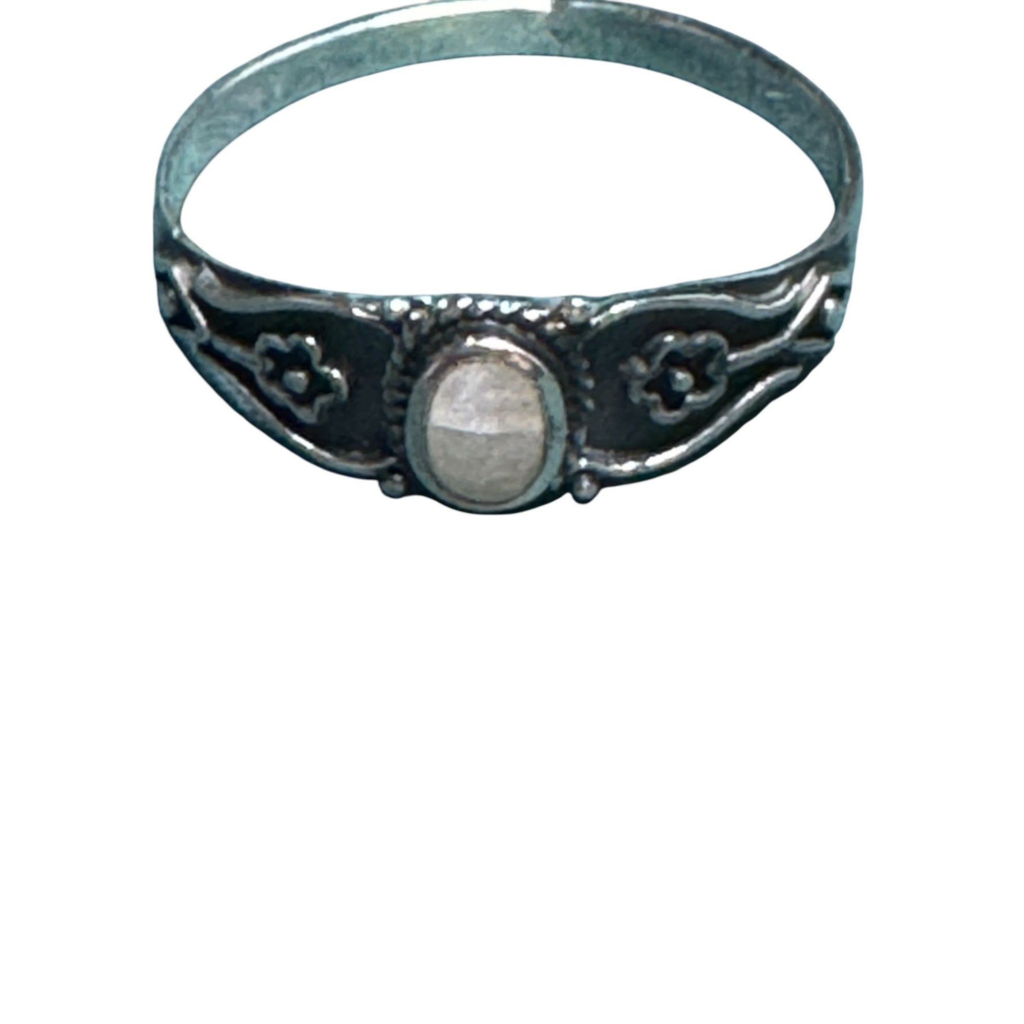 Vintage Sterling Silver Floral Ring with Oval mother-of-pearl or moonstone cabochon Stone Accent