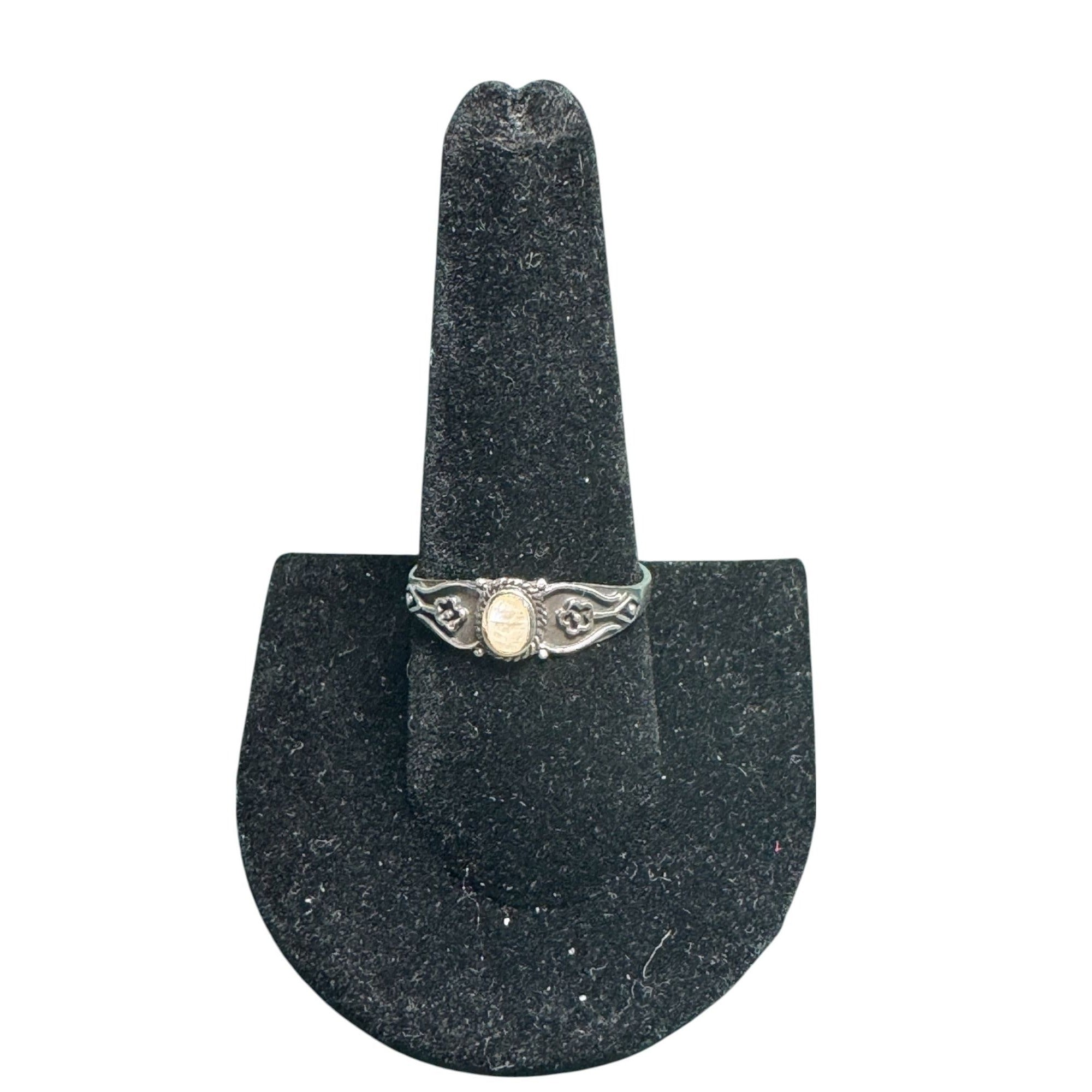 Vintage Sterling Silver Floral Ring with Oval mother-of-pearl or moonstone cabochon Stone Accent